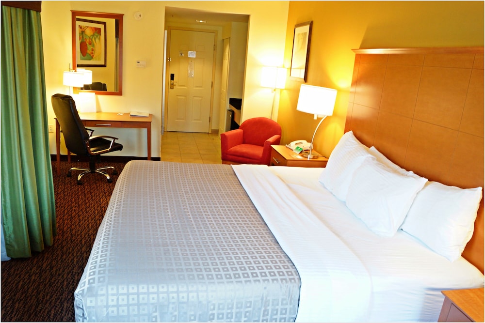 University Hotel & Suites Shippensburg Trademark by Wyndham - photo 3