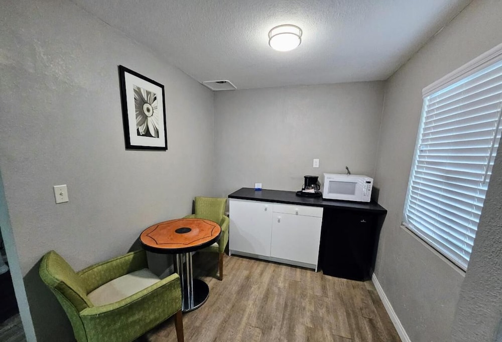 Hotel Ridgecrest An Extended Stay Studio - photo 17