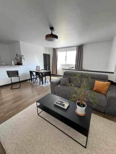 Hyper Centre a 80m du Vieux Marche T2 Calme Vue Sur Les Toits Rue du Minage in La Rochelle, France