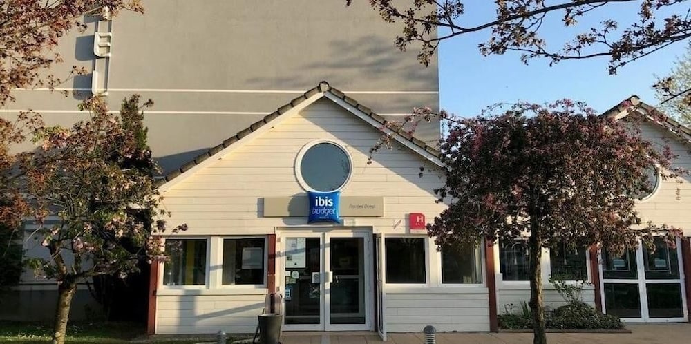 Ibis Budget Nantes Ouest Atlantis Coueron — 4-Star Luxury Hotel in Nantes, France