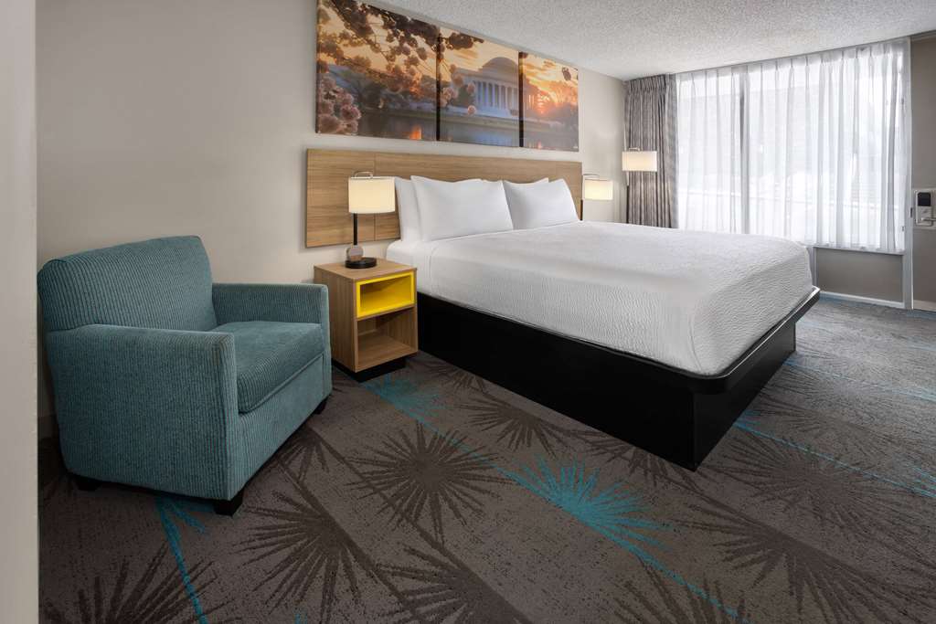 Days Inn by Wyndham Frederick - carbon neutral hotel in Frederick