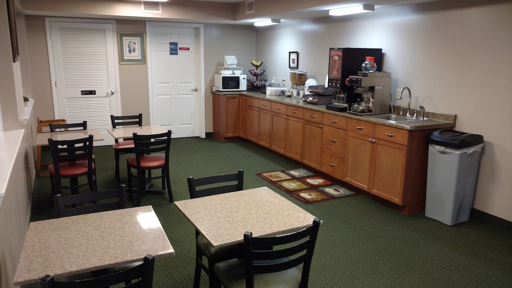 Hurricane Inn - photo 23