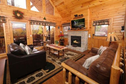 Beauty and the Bear By Colonial Properties in Pigeon Forge, United States