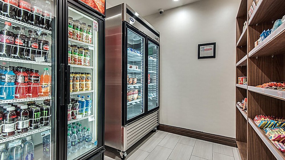Holiday Inn Express Hotel & Suites Mount Pleasant by IHG - photo 35