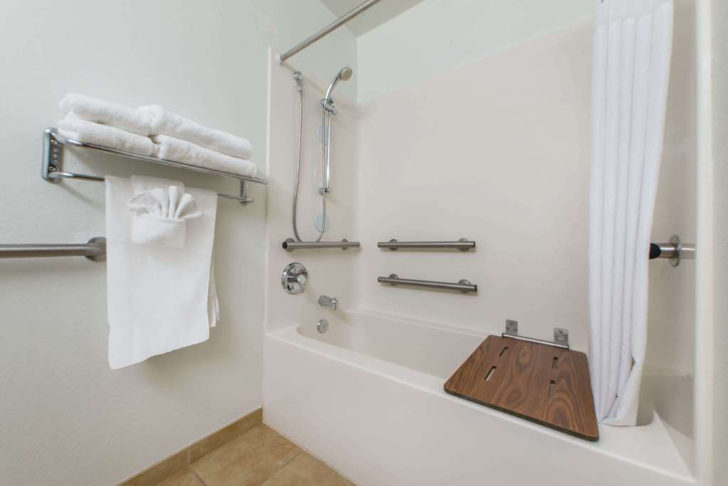 Microtel Inn & Suites by Wyndham Raton - photo 6