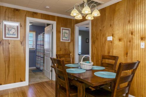 Footprints In The Sand by Oak Island Accommodations - photo 30