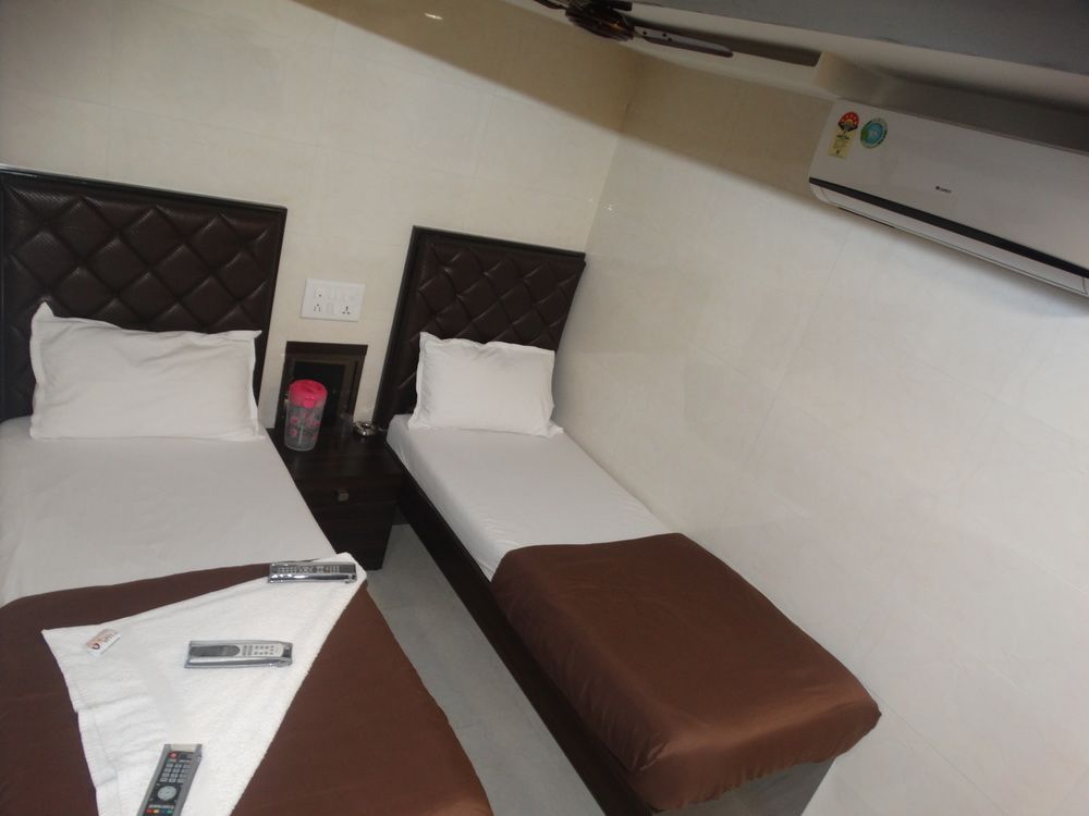 Oyo 48703 Hotel Qamar