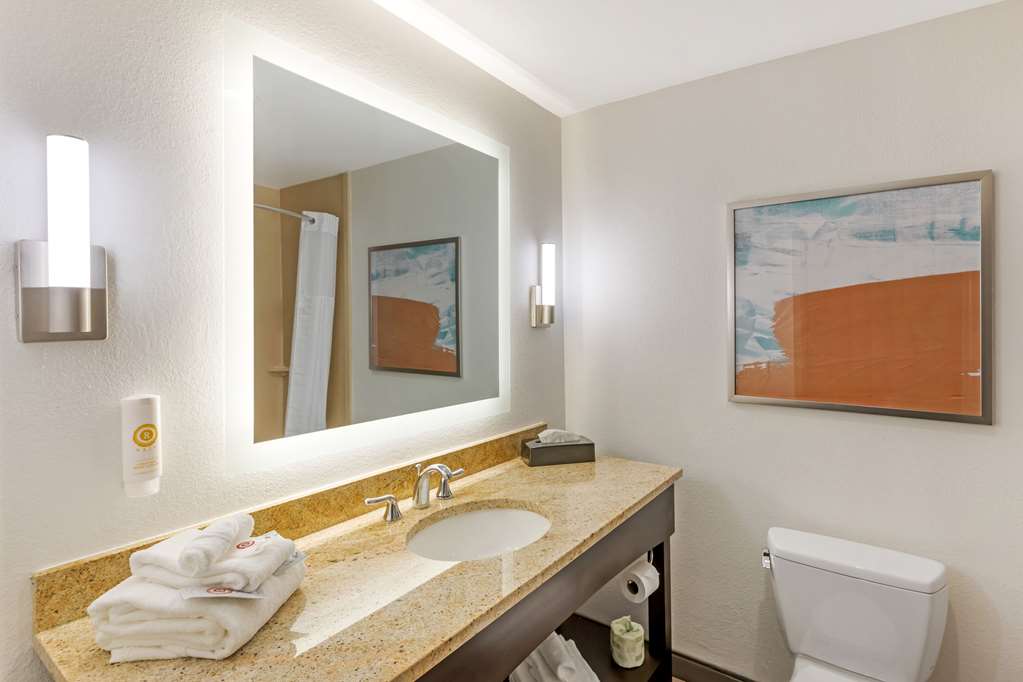 Comfort Inn & Suites Verona at Turning Stone Resort Casino - photo 14