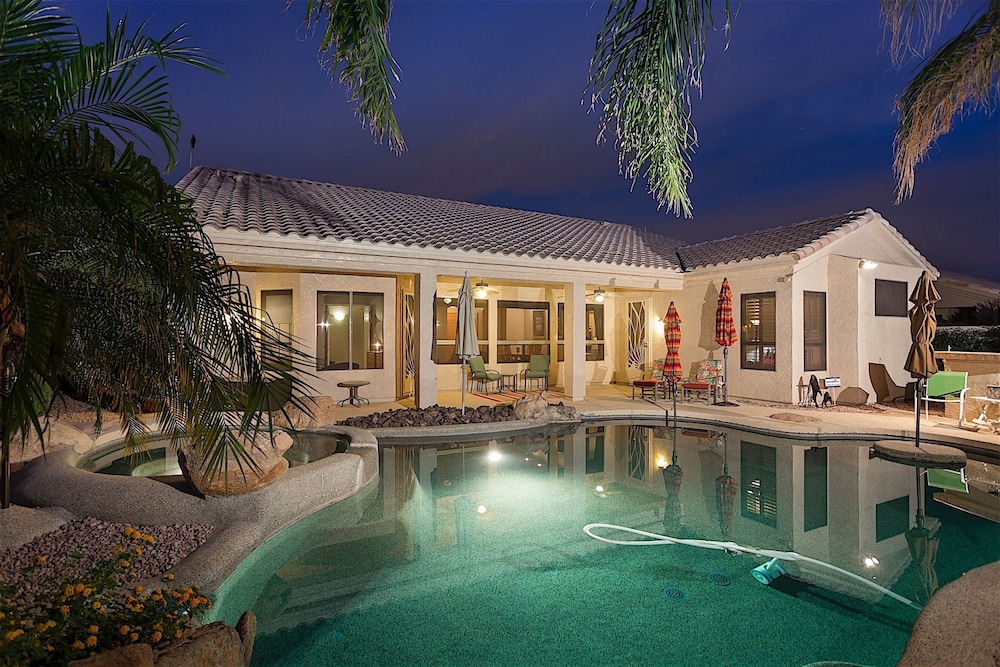 Hole in One 4 BR by Casago Goodyear — 4-Star Luxury Hotel in Goodyear, United States