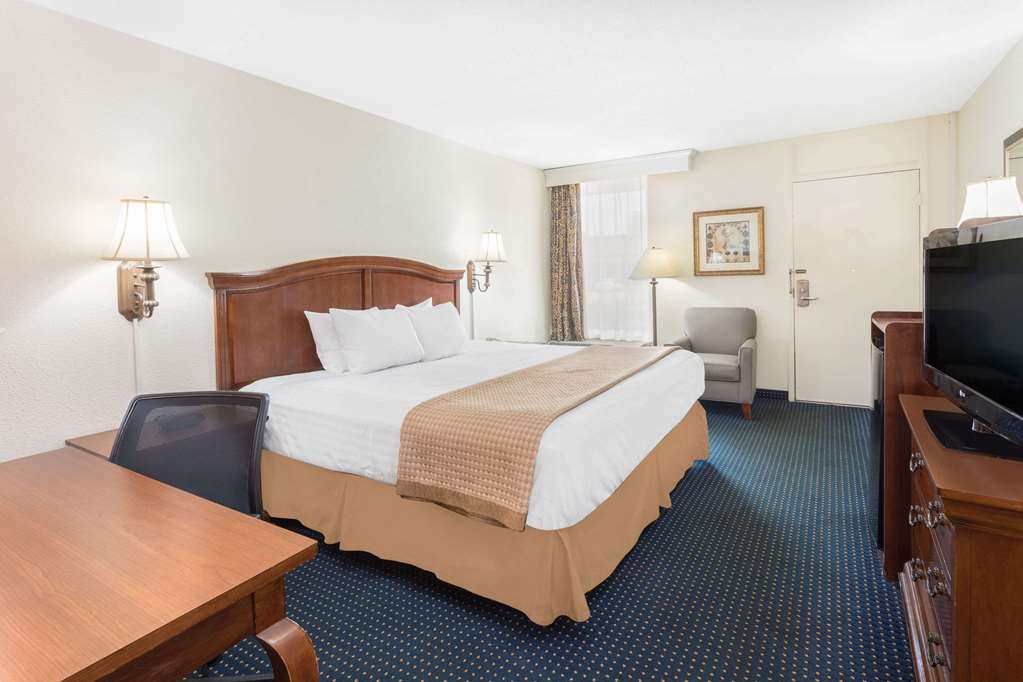 Baymont by Wyndham Rocky Mount I 95 - photo 11