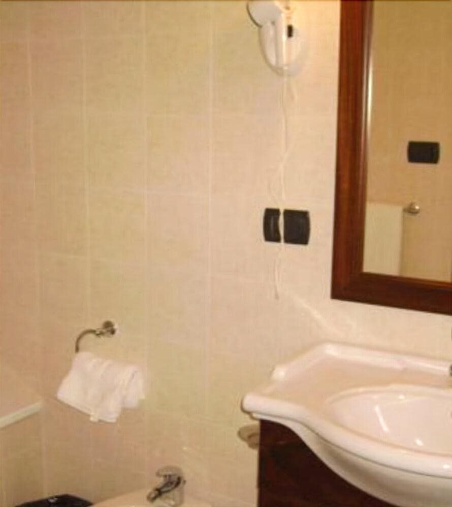 Hotel Demetrio — hotel in Villaricca