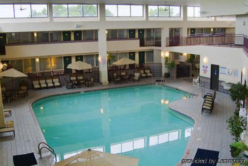 The Plaza Hotel & Suites - photo 5