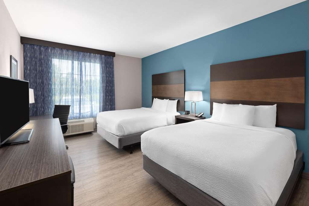 La Quinta Inn & Suites by Wyndham Cullman - photo 32