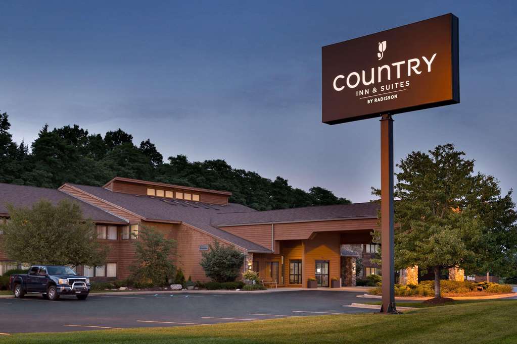 Country Inn & Suites by Radisson Mishawaka IN - featured photo