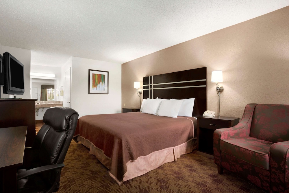 Travelodge by Wyndham Killeen Fort Hood - photo 14