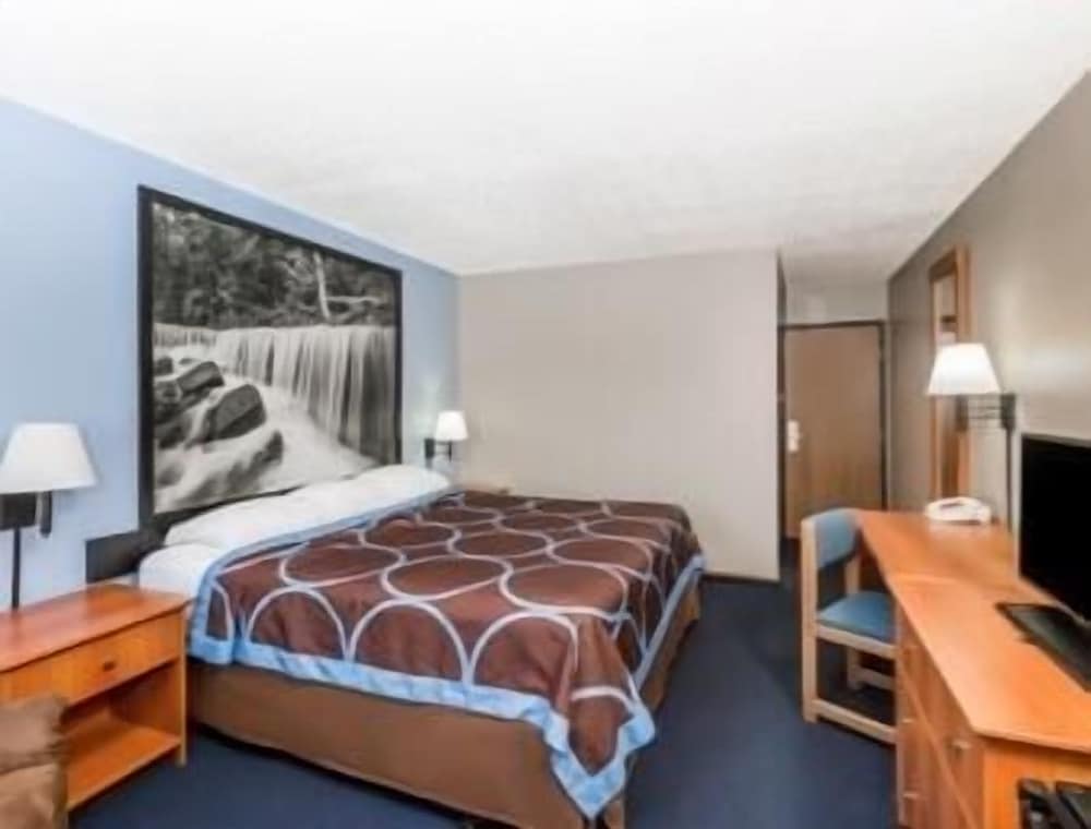 Super 8 by Wyndham Manhattan KS - photo 13