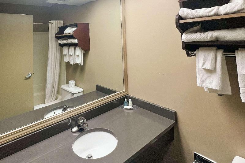 Days Inn by Wyndham Muskegon - photo 59