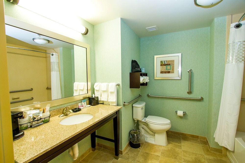 Hampton Inn Fayetteville - photo 37