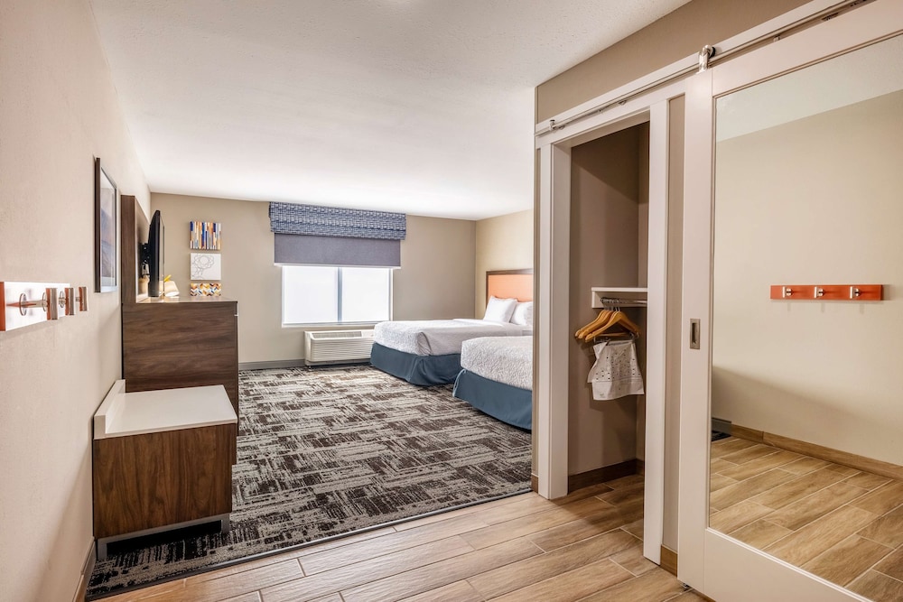 Hampton Inn & Suites Benton Harbor - photo 5