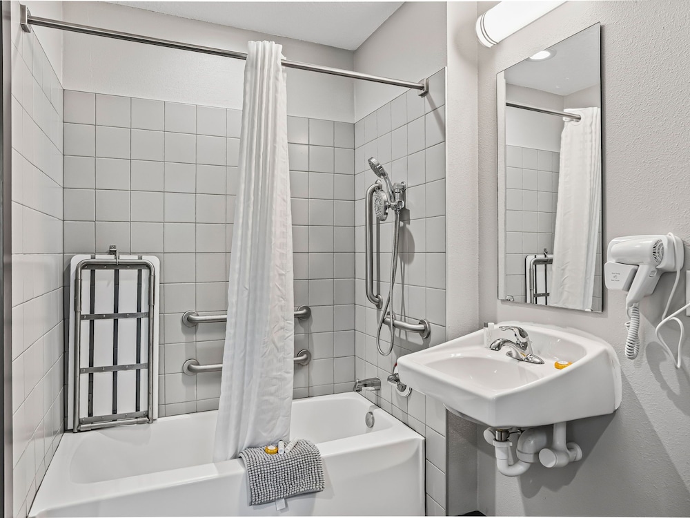 Baymont by Wyndham Ocala Suites - photo 38