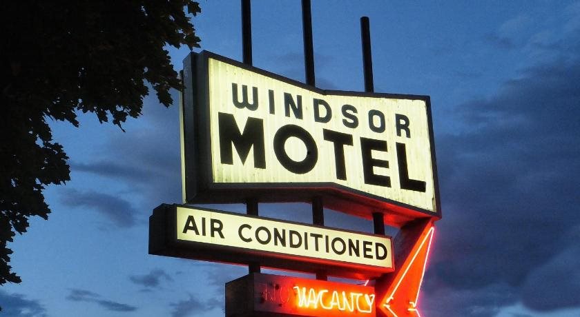 Windsor Motel - carbon neutral hotel in Glens Falls