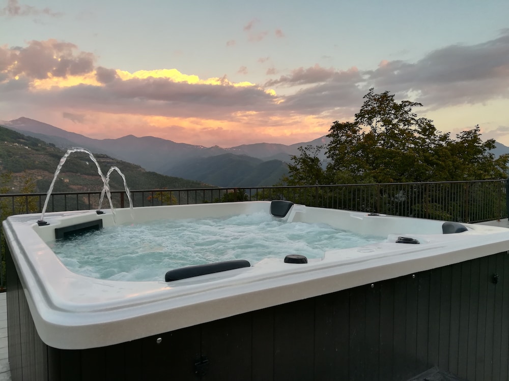 Agriturismo Al Pagan — 4-Star Luxury Hotel in Pigna, Italy
