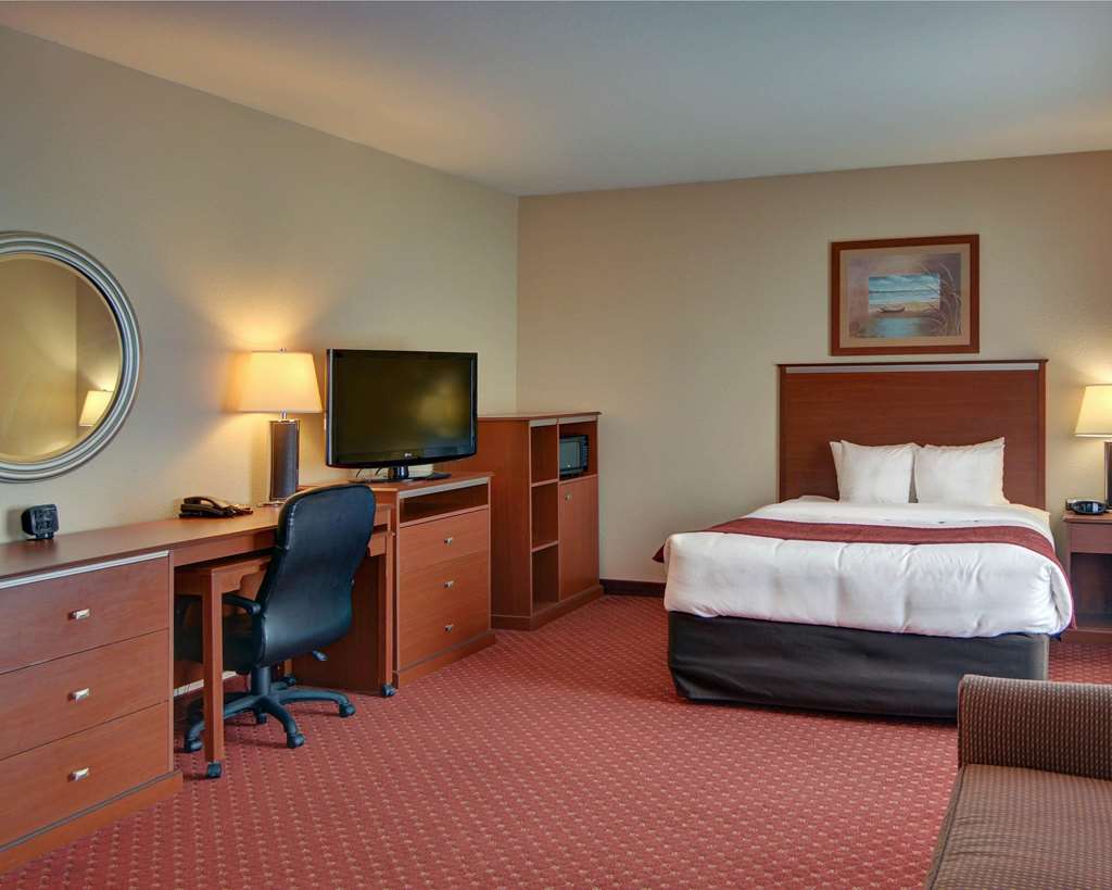 Quality Suites Near Cedar Creek Lake - photo 18