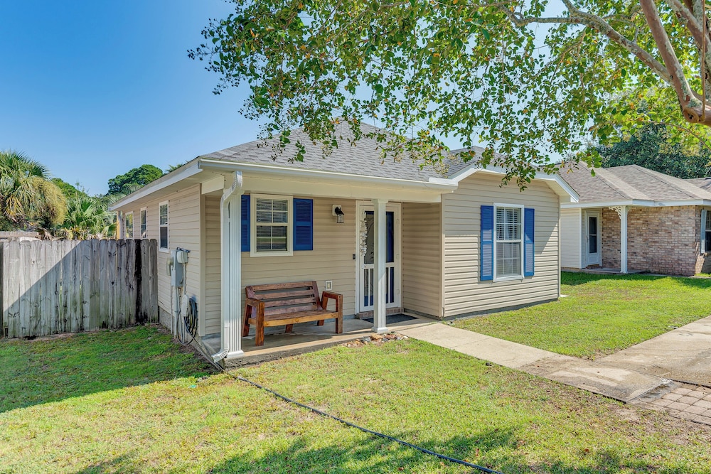 11 Mi to Beach: Quiet Gulf Breeze Gem Near Dtwn in Gulf Breeze, United States
