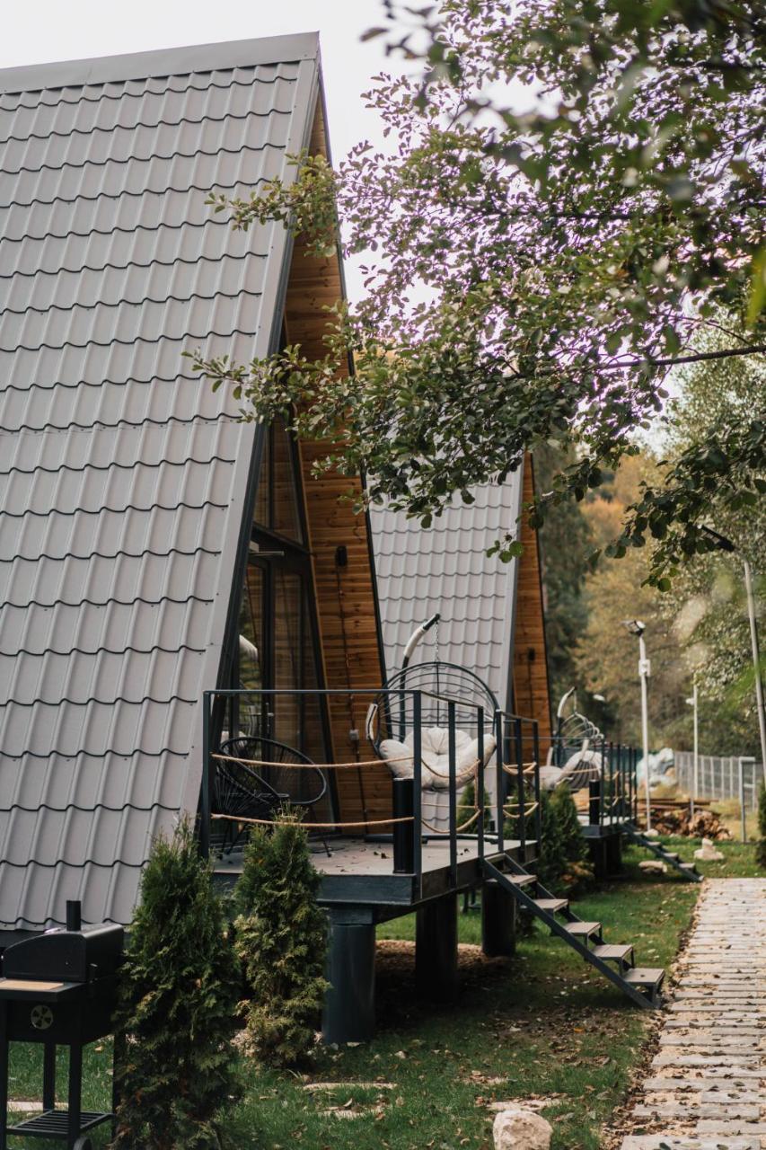 Campulung Chalets - carbon neutral hotel in Bughea De Sus