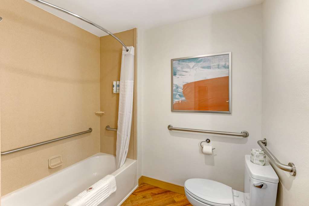 Comfort Inn & Suites Verona at Turning Stone Resort Casino - photo 8