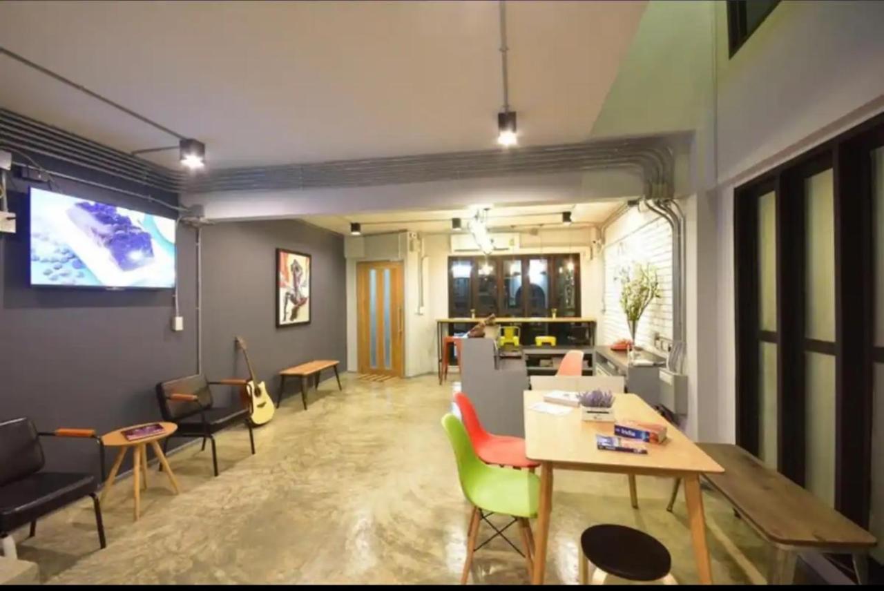 Bangkok Silom chat box hostel