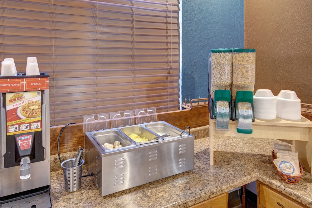 Howard Johnson by Wyndham Branson Theatre District - photo 44
