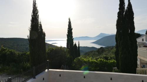 Villa Luštica Spacious 4 Bedroom Villa with Private Pool — 4-Star Luxury Hotel in Podgorica, Montenegro