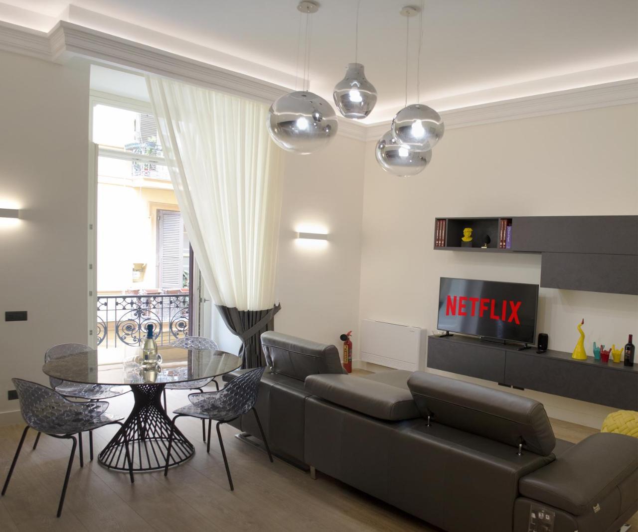 Fafgrandsuitenapoli — 4-Star Luxury Hotel in Naples, Italy