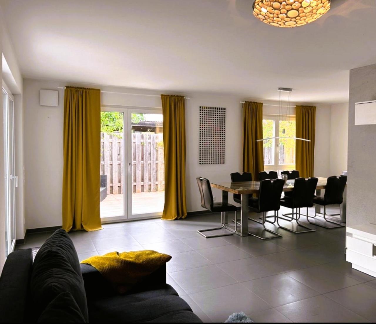 Sylvis Home Zentral gelegenes Ferienhaus in ruhiger Lage — 4-Star Luxury Hotel in Furth, Germany