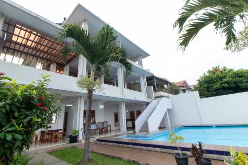 Family Only Villa Swim with Stunning City Views De Reiz Padmanaba Syariah 4BR — 4-Star Luxury Hotel in Bandung, Indonesia