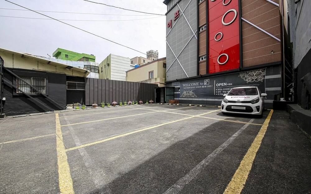 Pearl If in Chinju, South Korea