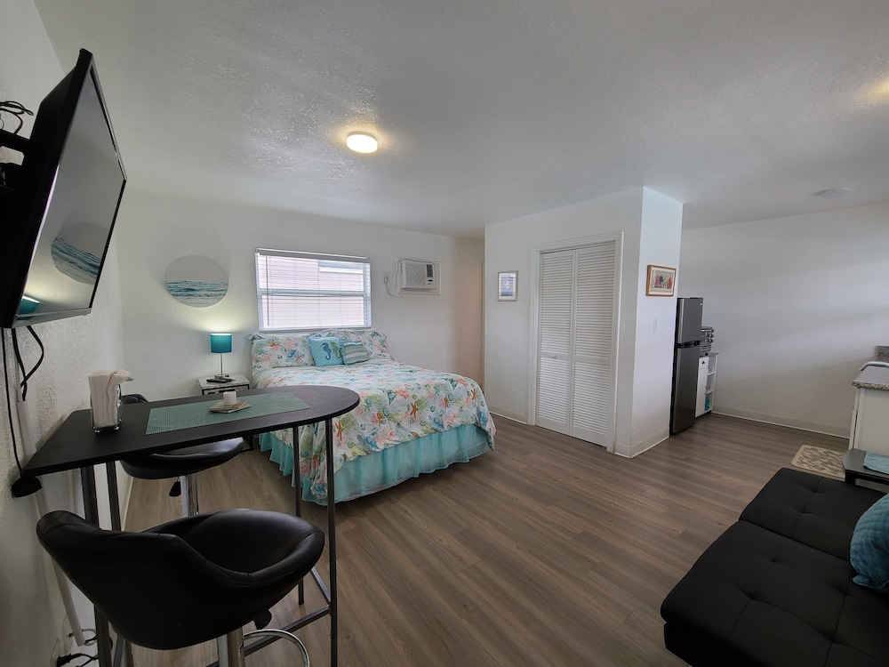 Sun Island Motel - photo 2