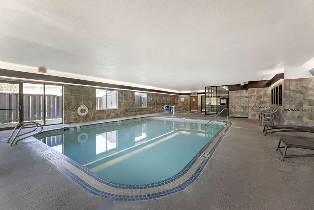 Comfort Suites Near Vancouver Mall - photo 33