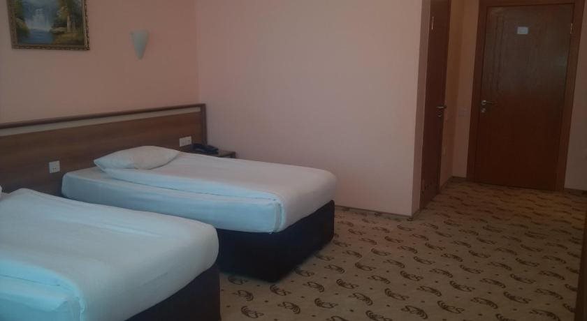 River Side Hotel — Mingelchaur — photo 2