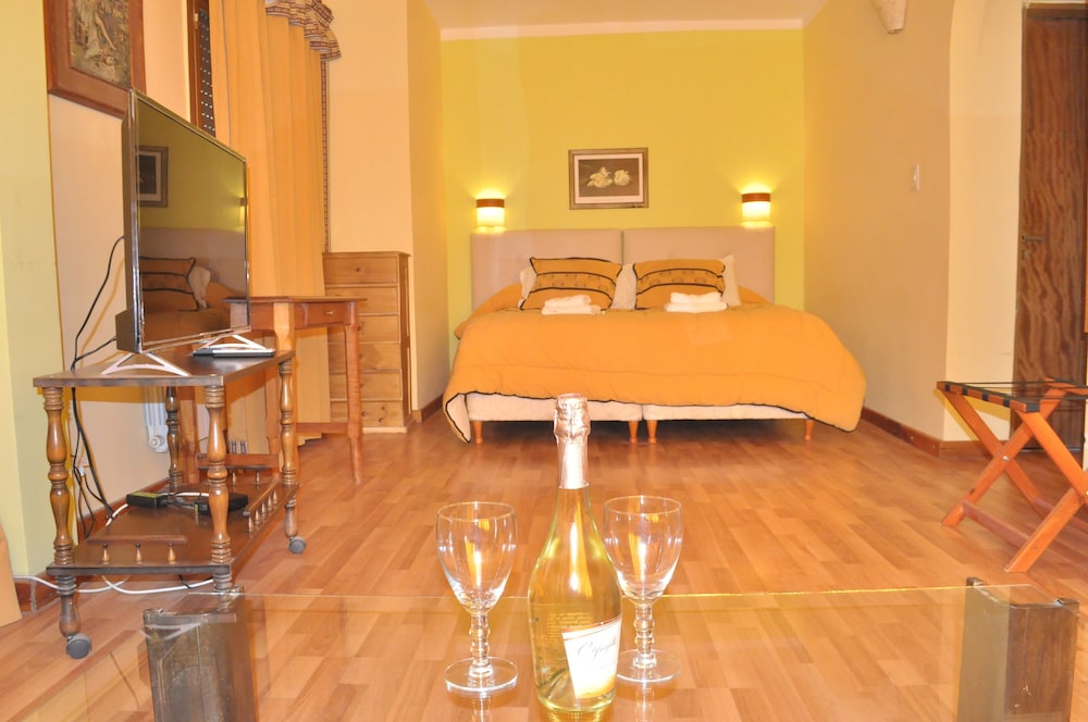 Hotel Alejandro 1 — Junin De Los Andes