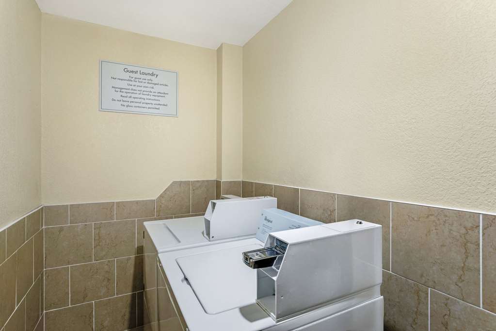 Econo Lodge Madison East - photo 31