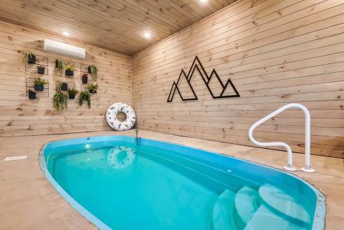 Charming Hideaway with Private Pool Hot Tub & Views in Gatlinburg, United States