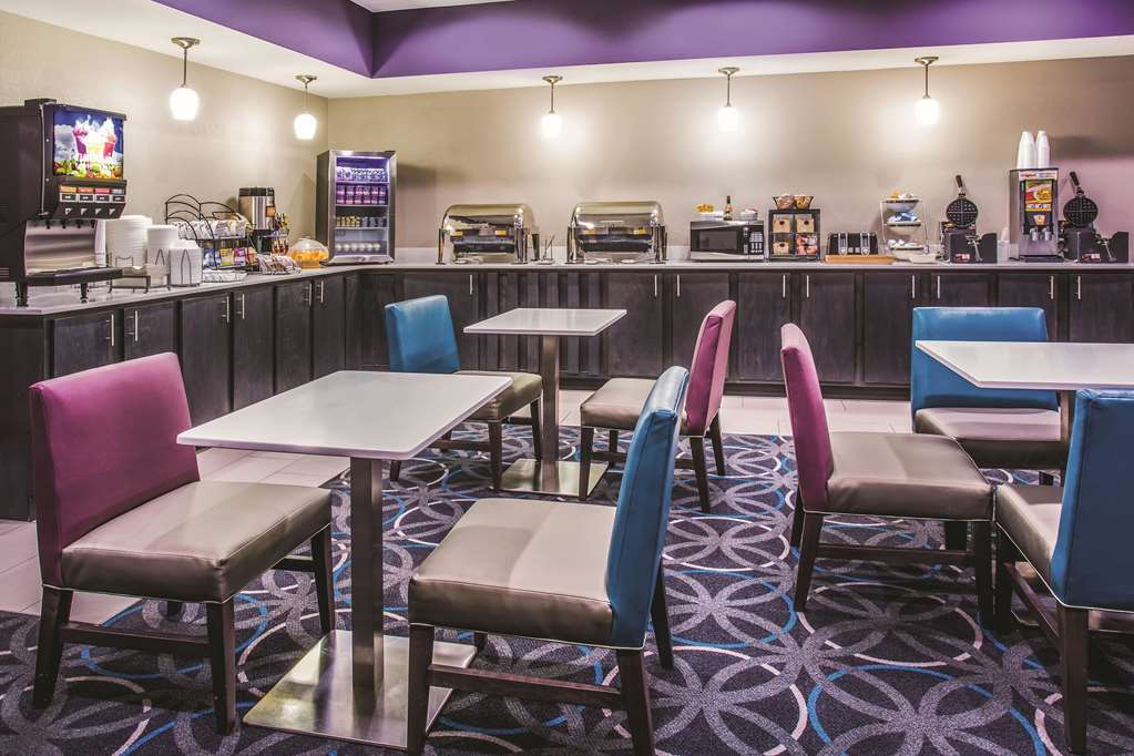 La Quinta Inn & Suites by Wyndham Russellville - photo 29
