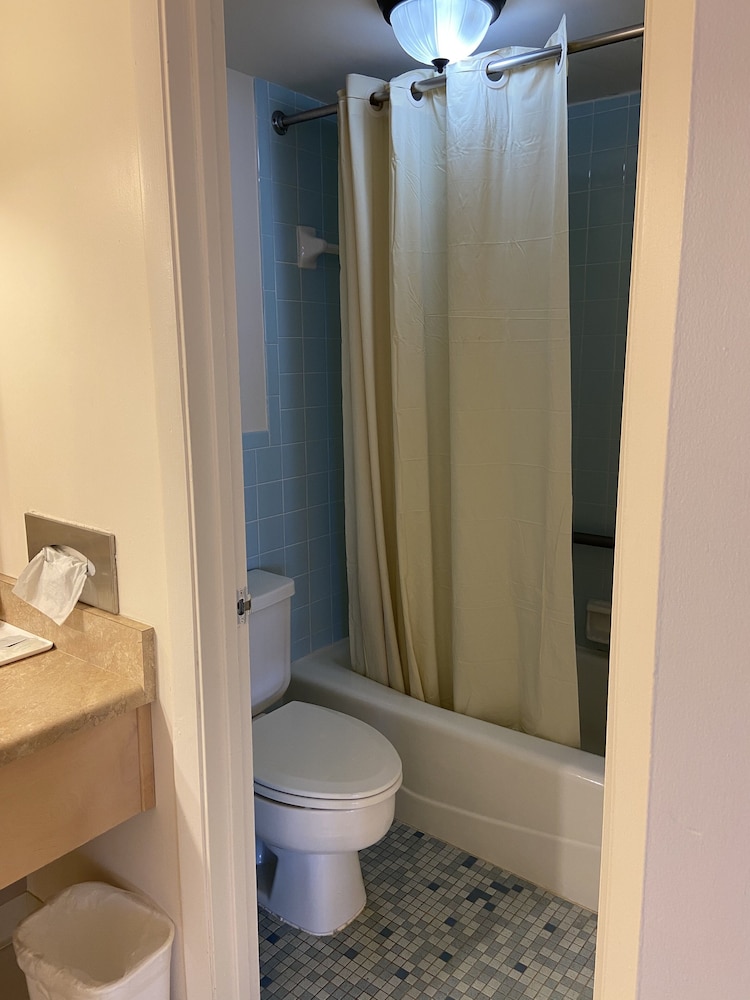 Buccaneer Inn - photo 9