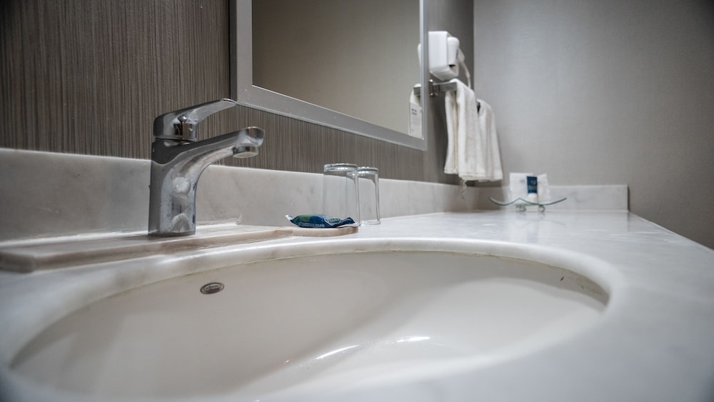 Bathroom sink
