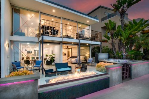 Beachfront Bliss Cozy 1BR Condo with Shared Perks — 4-Star Luxury Hotel in San Diego, United States