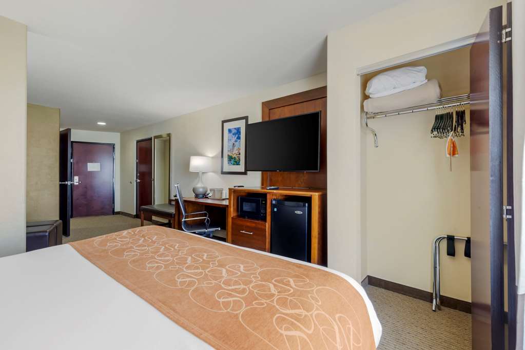 Comfort Suites Pflugerville Austin North - photo 10