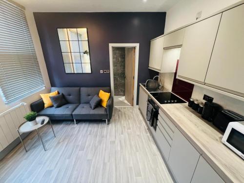 WhiskAwayStays Foregate Street Apartment 1 — 4-Star Luxury Hotel in Worcester, United Kingdom