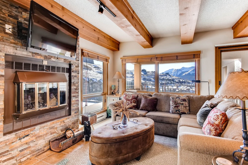 2Br Gorgeous Plaza Condo With A Fireplace No Cleaning Fee by RedAwning — 4-Star Luxury Hotel in Crested Butte, United States